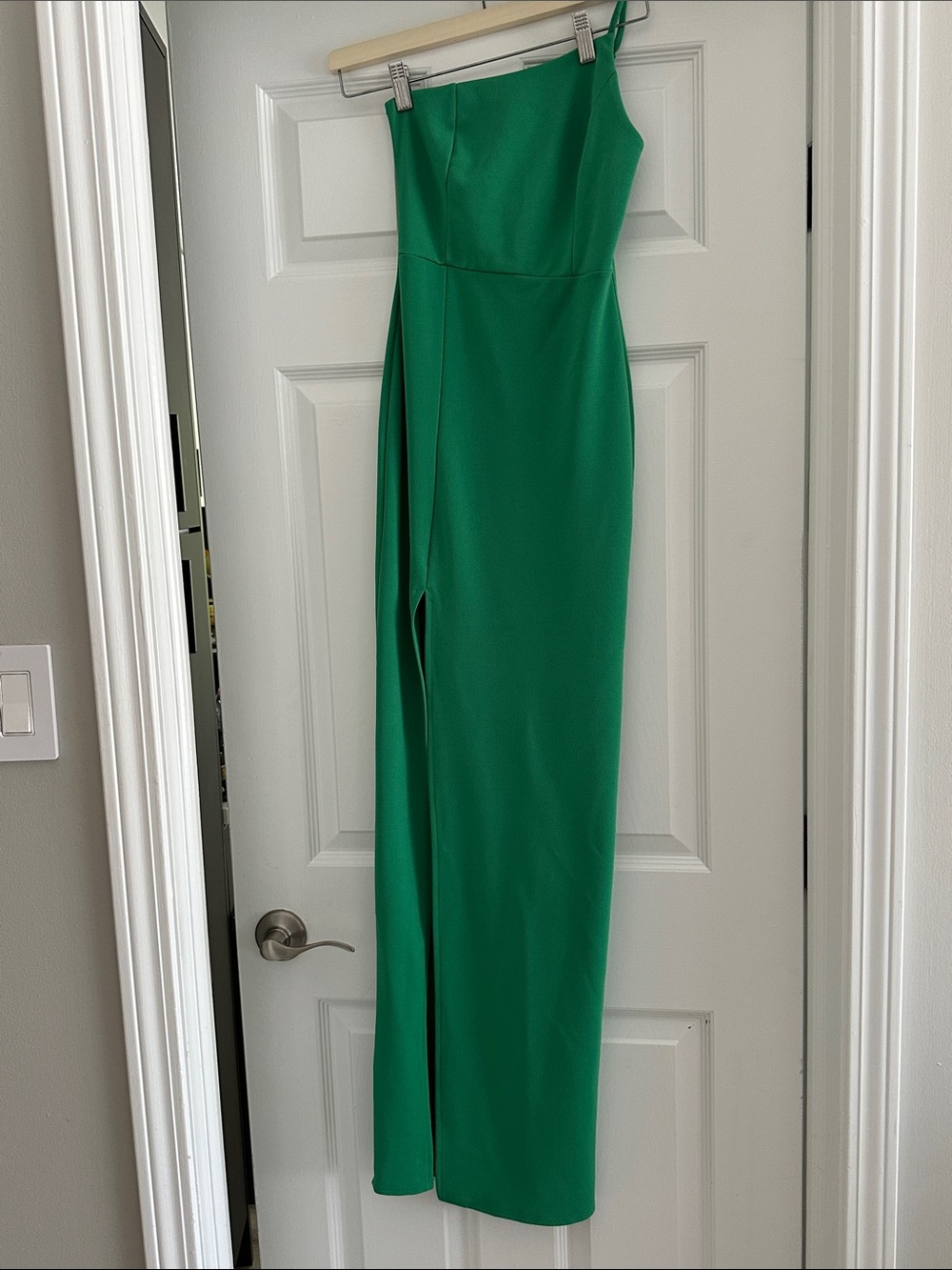 Lulus - Vibrant Green One-Shoulder Maxi Dress with Front Slit